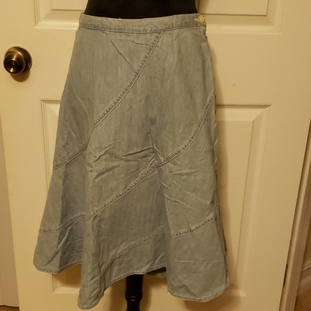 NWOT Chaps denim skirt.